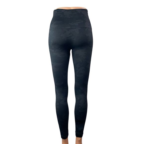 Spanx Look At Me Now Black Camo Camouflage Skinny Activewear Leggings Pants Sz M - Picture 2 of 3